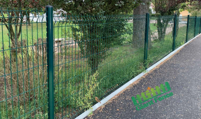 Σκόνη που ντύνει το περιφράζοντας τρίγωνο ασφάλειας πλέγματος 1.23m Β που κάμπτει 0