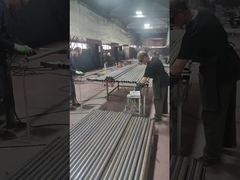 Ο στύλος του φράχτη γυαλίζεται και γυαλίζεται.