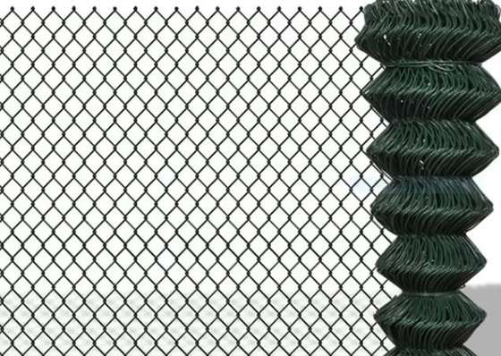 Σκούρο πράσινο 1.8m φράκτης συνδέσεων αλυσίδων ύψους ντυμένος PVC με ολόκληρες τις καθορισμένες συναρμολογήσεις