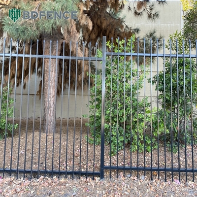 Σύγχρονη διακοσμητική πίσω αυλή συγκολλημένη ράβδο σωλήνα κορυφή σφυρηλατημένο σίδερο ατσάλι piquet φράχτη πάνελ 40 * 40mm και 45 * 45mm σιδηροτροχιά μέγεθος