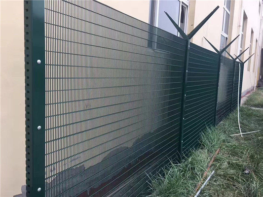 Ζυγισμένο συγκολλημένο σε σκόνη επικαλυμμένο με σύρμα εξωτερικού φράχτη φράχτη ασφαλείας 358 Πίνακα φράχτη κατά της ανάδυσης