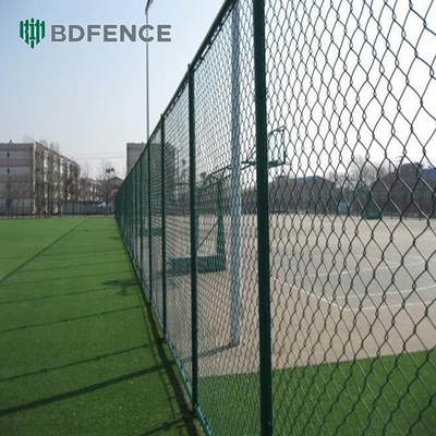 Τένις γήπεδο Ζυγισμένο Chainlink Φράχτης κυκλώνας Wire Diamond Mesh Μαύρο Pvc επικαλυμμένο 6ft 8ft Mesh άνοιγμα 50 * 50mm