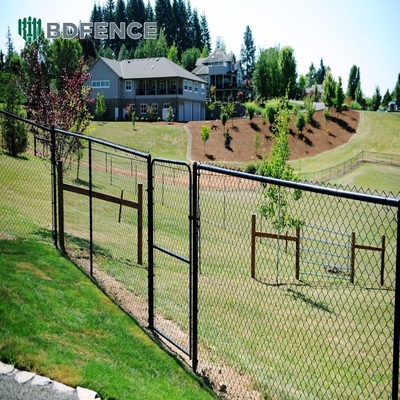 Τένις γήπεδο Ζυγισμένο Chainlink Φράχτης κυκλώνας Wire Diamond Mesh Μαύρο Pvc επικαλυμμένο 6ft 8ft Mesh άνοιγμα 50 * 50mm