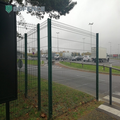 Σύρμα Dia 5mm Metal Mesh φράχτης RAL 6005 πράσινη σκόνη επικαλυμμένη 3D φράχτη Πίνακα Τριγωνική κάμψη φράχτη για το εργοτάξιο