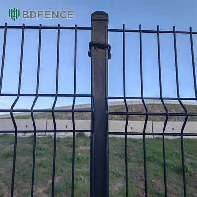 Σύρμα Dia 5mm Metal Mesh φράχτης RAL 6005 πράσινη σκόνη επικαλυμμένη 3D φράχτη Πίνακα Τριγωνική κάμψη φράχτη για το εργοτάξιο