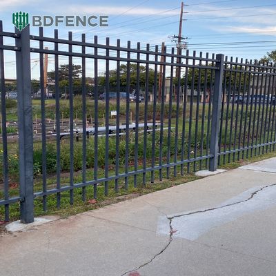 Εξωτερικός βαρύς σιδερένιος φράχτης 6 ποδιών με μαύρη επίστρωση από χαλύβδινο πλέγμα σωληνωτός φράχτης