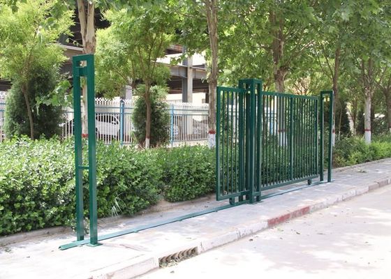 ISO14001 ενωμένη στενά πύλη φρακτών κήπων μετάλλων συρόμενων πορτών