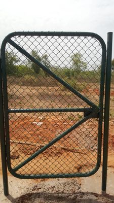 Τένις γήπεδο Ζυγισμένο Chainlink Φράχτης κυκλώνας Wire Diamond Mesh Μαύρο Pvc επικαλυμμένο 6ft 8ft Mesh άνοιγμα 50 * 50mm