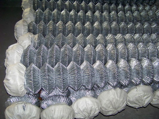 Καυτός βυθισμένος γαλβανισμένος υφαμένος φράκτης συνδέσεων αλυσίδων διαμαντιών 3.0mm