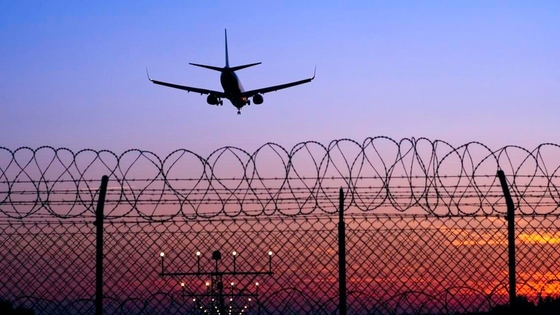 Τένις γήπεδο Ζυγισμένο Chainlink Φράχτης κυκλώνας Wire Diamond Mesh Μαύρο Pvc επικαλυμμένο 6ft 8ft Mesh άνοιγμα 50 * 50mm