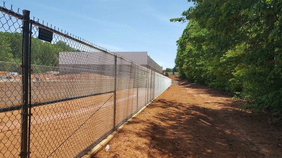 Ανθεκτικό στη διάβρωση ανθεκτικό σε θερμό βύθιση γαλβανισμένο κύκλωμα πλέγμα ύφασμα αλυσίδα σύνδεση φράχτη για αθλητικές εγκαταστάσεις