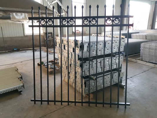 Εύκολη συναρμολόγηση Ζυγισμένο PVC επικαλυμμένο σφυρηλατημένο σίδηρο από χάλυβα φράχτη Πίνακα για εξατομικευμένη πισίνα Spear Top εξωτερικό