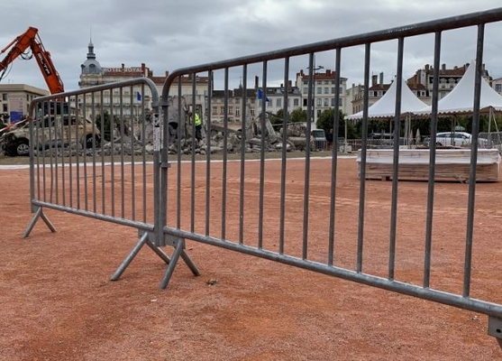 Ζεστό βουτηγμένο γαλβανισμένο μετά την συγκόλληση Γαλλικό στυλ ράφι ποδηλάτων Προσωρινό φράχτη οδοφράγματος